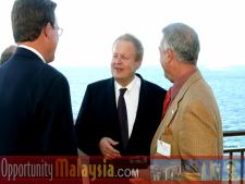 Photo taken in the penthouse suite at the Atlantic hotel in Fort Lauderdale. Mayor Jim Naugle, Bernhard Schutte and Roberto BravoFrom left to right:  Jim Naugle, Mayor of the City of Fort Lauderdale, Bernhard Schutte, Chairman of Asia Committee USA and Roberto Bravo, President of RBG Group.