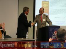 John Bauer, President of Basic foods, Inc., welcoming Congressman Clay ShawJohn Bauer, President of Basic foods, Inc., welcoming Congressman Clay Shaw