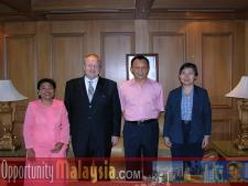 Meeting with INGRosnah Majid, CEO - Electronic Business Management Sdn. Bhd., Bernhard Schutte, Chairman of Asia Committee USA, Tengku Abdullah Sultan Abu Bakar, Chairman & Director of ING, and Boni Chuah, Commercial Attache'