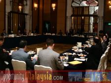 Embassy Breakfast briefing at the Sheraton Imperial HotelBernhard Schutte, Chairman of Asia Committee USA, Lauro Bianda, CEO of Agycon, Inc., Manjit Gill, Attorney at Becker & Poliakoff, Jim Tarlton, President of Broward Alliance, Dr. Norman Samuels
Faye Samuels, President of Center of Severe Obesity, Theo Voyatzoglou, President of Cubicorp, Patrick Everett, Executive Assistant of DMNI, Dr. Rolf Schroeder, Representative of DMNI, John Diep, Director Asia/Pacific Region for Enterprise Florida,  Captain Winston Scott, Executive Director of Florida Space Authority, Marilyn Scott, Ken Haiko, Vice Chair of Florida Space Authority, Paula Haiko, Brian Sanz, President of Fox Croft Trading, Douglas Everett, President of Pompnao Beach Chamber of Commerce, Anne Dufresne, Fred Rogacki, President of International Warehouse Services, Betty Ann Rogacki, Vice President of International Warehouse Services, Ralph Locher, Attorney at Lerner and Greenberg, Carlos Banks, District Sales Manager of Malaysia Airlines, Dr. Ray Ferrero, President of Nova Southeastern University, Raquel Ferrero, Dr.H.Wells Singleton, Education Provost/Univ. Dean of Nova Southeastern University, Dr. Martha Singleton, Executive Director of Nova Southeastern University, Lorna Honecker, Realtor of Prudential Florida First, Dilip Mohanlam Kataria, Representative of SkyTruck, Blake Spurlin, CEO of Spurlin Photography, Stephanie Heckel, Trade Specialist of US Department of Commerce, William Zarit, US Senior Commerical Officer, Boni Chuah, Commercial Attache, Dato' Rosnah Majid, CEO of Electronic Business Management (EBM).
