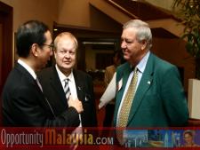 Douglas Everett and Bernhard Schutte have a talk with the Chief Minister of PenangTan Sri Dato' Dr. Koh Tsu Koon, Chief Minister of Penang, Bernhard Schutte, Chairman of Asia Committee USA, Douglas Everett, President of the Greater Pompano Beach Chamber of Commerce.
