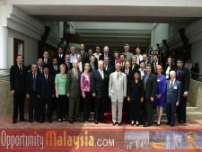 Participants arrive at Kulim Hi-Tech Park in KedahBernhard Schutte, Chairman of Asia Committee USA(DMNI), 
Dato' Seri Syed Razak bin Syed Zain, Chief Minister of Kedah
