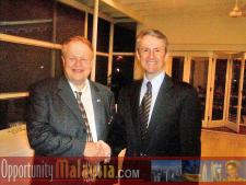 Bernhard Schutte meets Ambassador Christopher LaFleur with an official handshakeBernhard Schutte, Chairman of Asia Committee USA and Ambassador Christopher LaFleur
