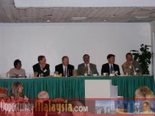 Panel Speakers at the Malaysia Debriefing Breakfast in Pompano Beach, FloridaDato' Rosnah Majid, CEO of Electronic Business Management (EBM), William Zarit, U.S. Commercial Senior Officer, Bernhard Schutte, Chairman of Asia Committee USA, Douglas Everett, President of Greater Pompano Beach Chamber of Commerce, Phang Ah Tong, Director of MIDA-New York, Jim Tarlton, CEO of Broward Alliance.