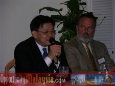 Phang Ah Tong, Director of MIDA-New York, speaks at the Malaysia Debriefing BreakfastPhang Ah Tong, Director of MIDA-New York, Jim Tarlton, CEO of Broward Alliance.