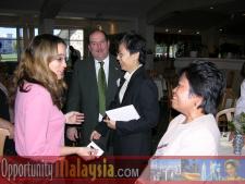 Doreen Hemlock from the Sun Sentinel speaking with Dato' Rosnah Majid CEO of EBMDoreen Hemlock, International Business Writer for the Sun Sentinel, Carlos Banks, District Sales Manager for Malaysia Airlines, Boni Chuah, Commercial Attache, and Dato' Rosnah Majid, CEO of Electronic Business Management (EBM).