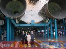 Apollo Saturn V Center at NASA Kennedy Space CenterPatrick Everett, Executive Assistant Digital Media Network, Boni Chuah, Commercial Attache in KL, Dato' Rosnah Majid, CEO of Electronic Business Management (EBM), Bernhard Schutte, Chairman of Asia Committee USA