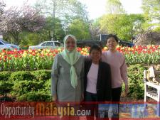 Meeting with Dr. Zahratul Kamar MahmudDr. Zahratul Kamar Mahmud, Director of Malaysian Students Department
Embassy of Malaysia in Washington DC, Dato' Rosnah Majid, CEO of Electronic Business Management (EBM), and Boni Chuah, U.S. Commerical Attache in KL