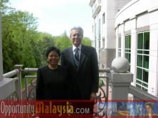 Dato' Rosnah Majid meets Ambassador Dato' Ghazzali Sheikh Abdul KhalidDato' Rosnah Majid, CEO of Electronic Business Management (EBM) and Dato' Ghazzali Sheikh Abdul Khalid, 
Ambassador of Malaysia