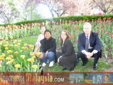 Meeting with and Joseph and Scoti KaesshaeferBoni Chuah, U.S. Commerical Attache in KL, Dato' Rosnah Majid, CEO of Electronic Business Management (EBM), Scoti Kaesshaefer and Joseph
Kaesshaefer, Commercial
Counselor in KL