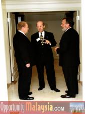 Ken Haiko discussing with Bernhard Schutte and Jim Tarlton about the Malaysian Mission.From Left to right: Bernhard Schutte, Chairman of Asia Committee USA, Ken Haiko, Chairman, Board of Supervisors of Florida Space Authority and Jim Tarlton, President & CEO of the Broward Alliance.